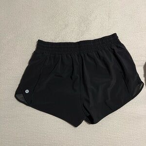 Lululemon Hotty Hot running shorts 2.5’ size 8